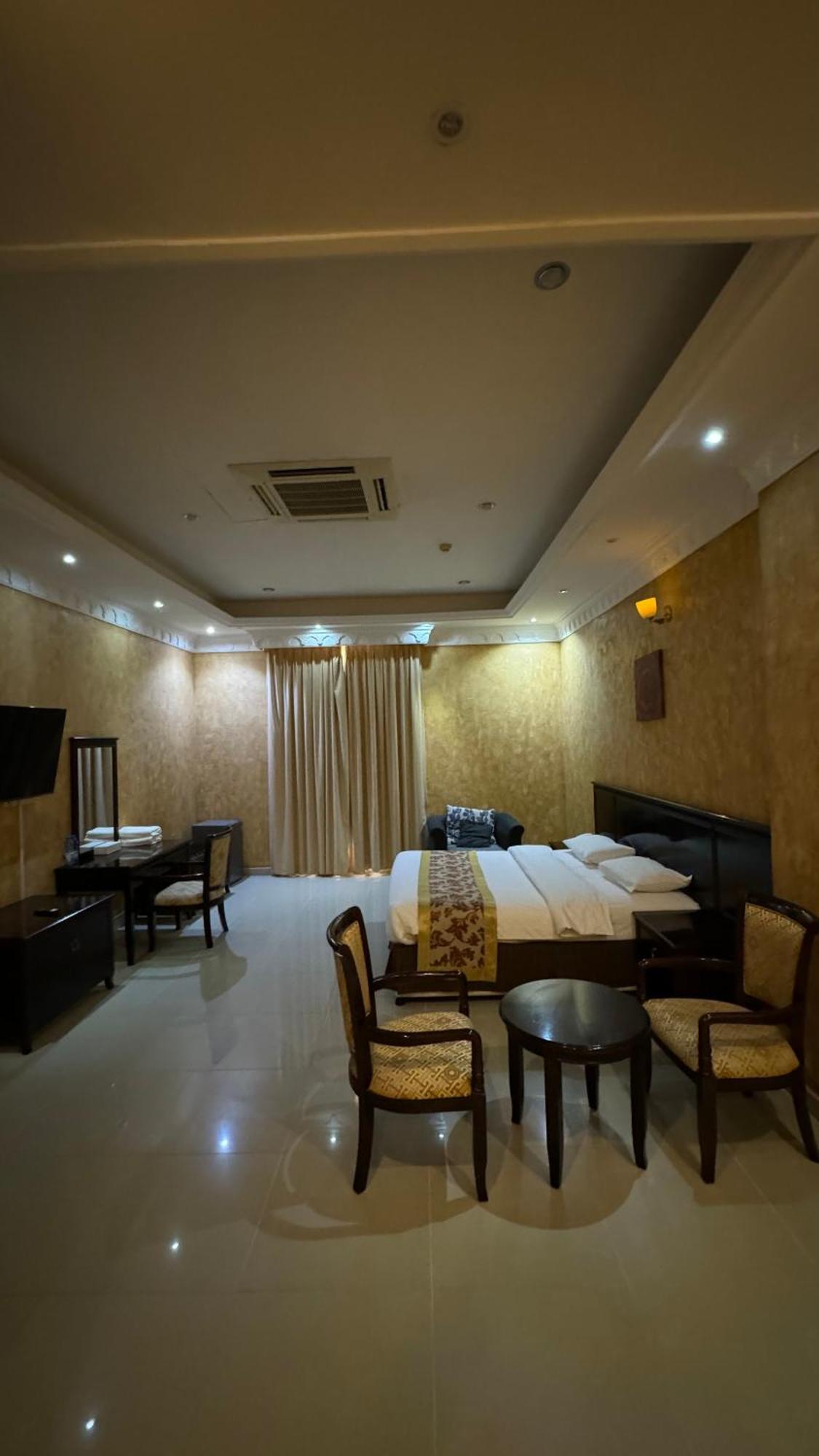 Gulf Crown Hotel Apartment Szíb Kültér fotó